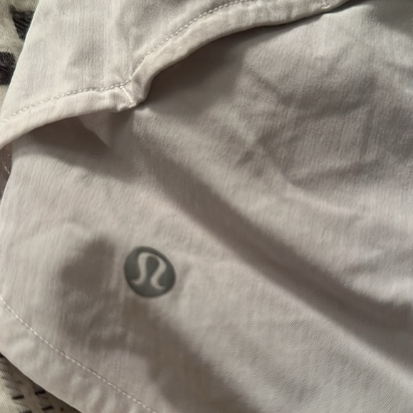 Lululemon Speed Up Shorts - Picture 5 of 6